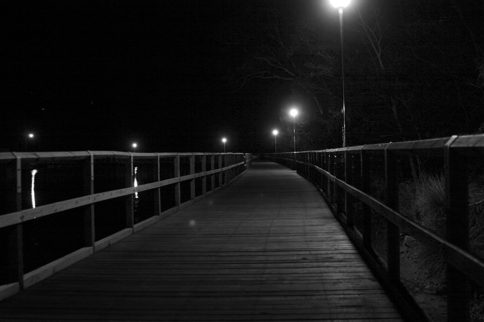 Tiedosto:Bw night pier.jpg \u2013 Wikipedia