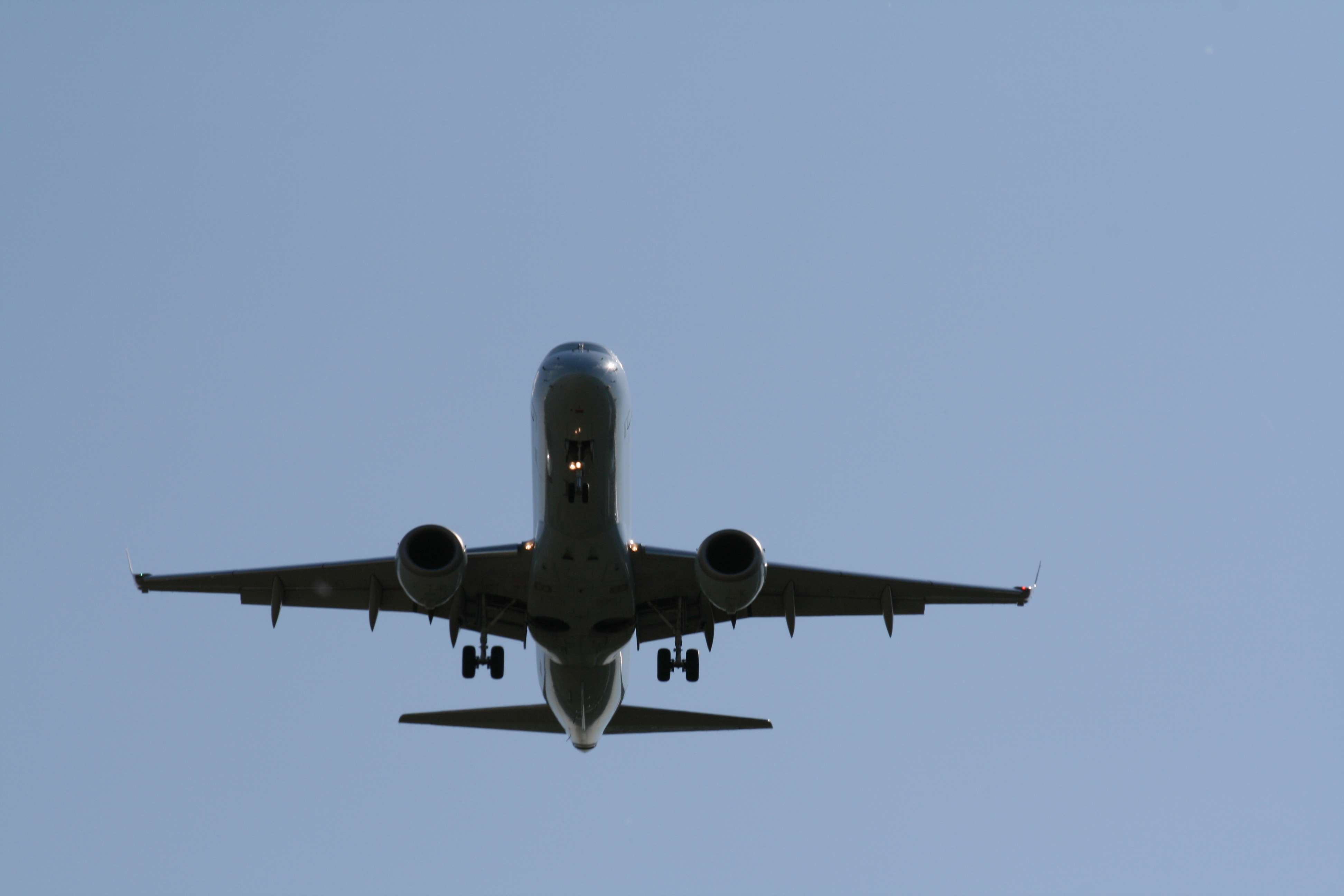 bozzit vehicles air aeroplane jumbojet flying overhead in flight landing take-off