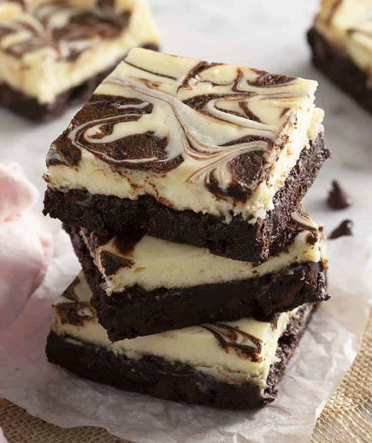 You\u0026#39;ll love these delicious cheesecake brownies with a rich, fudgy ...